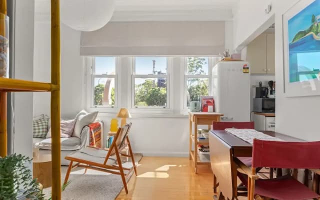 Charming 1-bed Apartment in Neutral Bay - photo 5