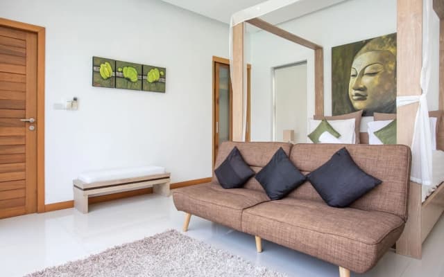 Modern 4BR Pool Villa Virginie Naiharn - photo 5