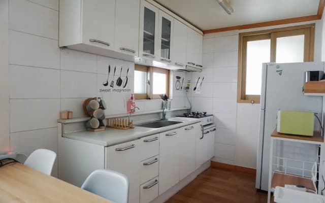 Hongdae One House Quad Room - photo 5