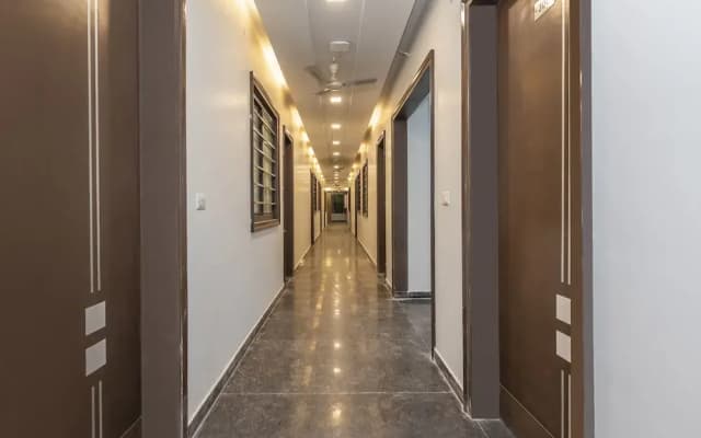 Silver Key Pooth Kalan by OYO Rooms - photo 4