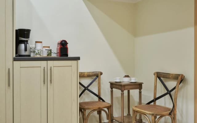 Spirou Merkouri Handcrafted 2BD Home - photo 4