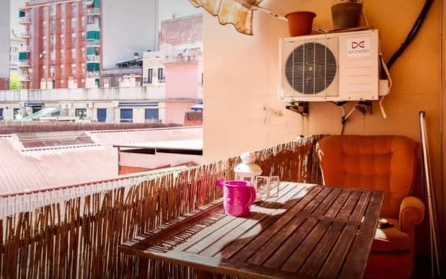 Three Bedroom Apartment in Sants - photo 4