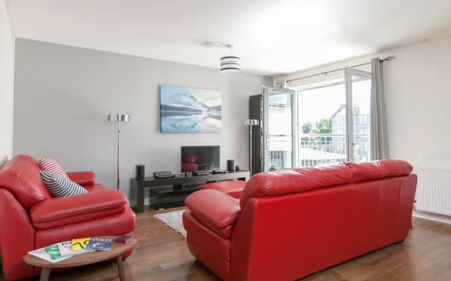 Bright, Contemporary Edinburgh Flat With Parking! - photo 4