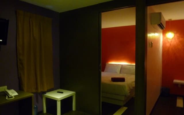 The Room Hotel - photo 4