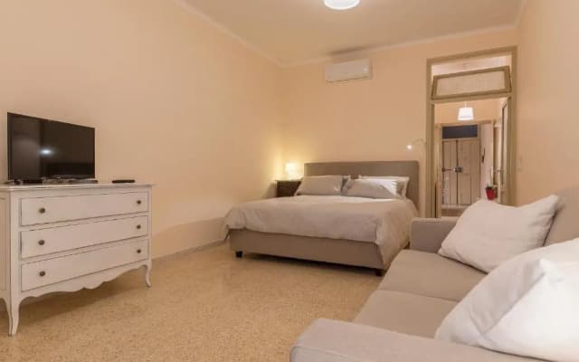 Campo De' Fiori Central Flat - photo 2