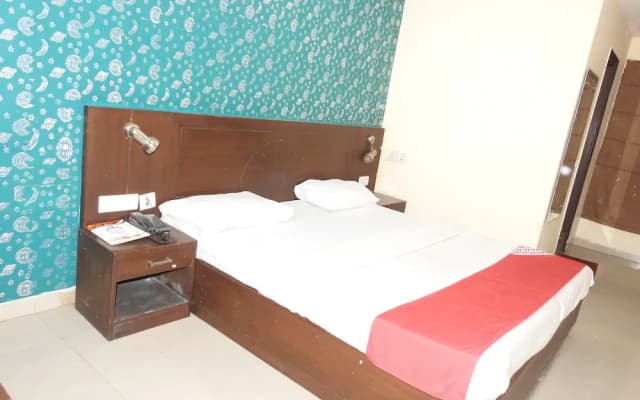Hotel Dee Continental - photo 2