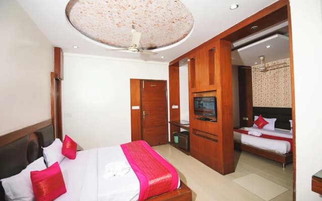 Hotel Lav Kush Deluxe - photo 4