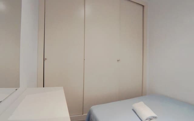 Apartamento interior cercano a Cuatro Caminos - photo 2