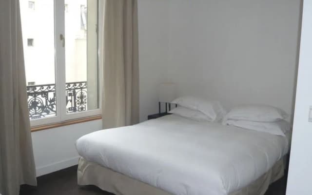Bridgestreet Deluxe Residence Apartments - photo 2