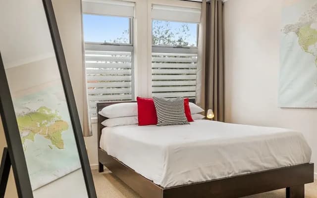 Stunning 2-bed Unit With BBQ Patio Near Dining - photo 4