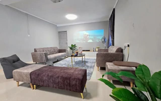 Comfy Tok Sira Home Kuantan 5 BR - photo 3