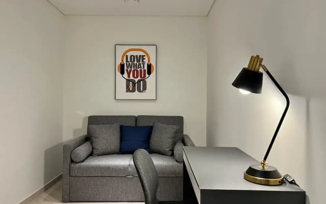 Waves - Comfortable JVC Apt with Balcony - photo 5