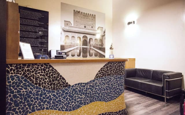 Alhambra Suites - photo 2
