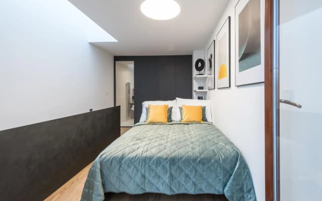 Fully renovated stylish duplex in a convenient location - photo 2