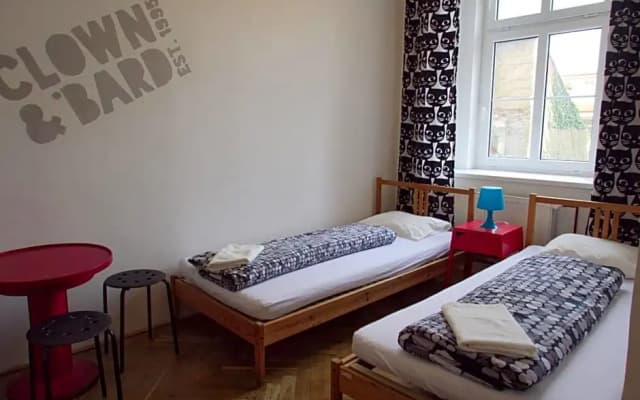 Clown and Bard Hostel - photo 4