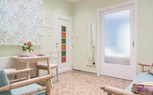 Grandma's Chic & Bright Athenian Home with a Patio - photo 5