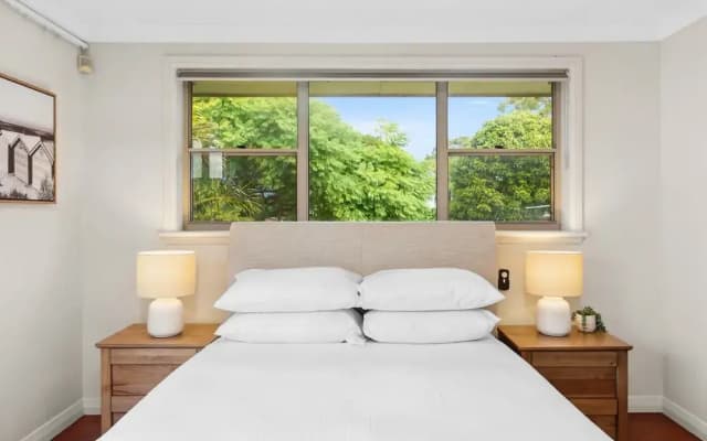Modern 3-bed With Pool & Water Views by Beach - photo 5