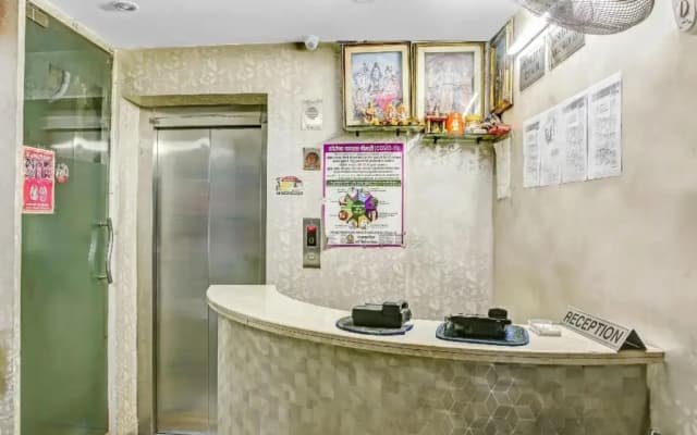 Hotel Crown Continental - photo 2