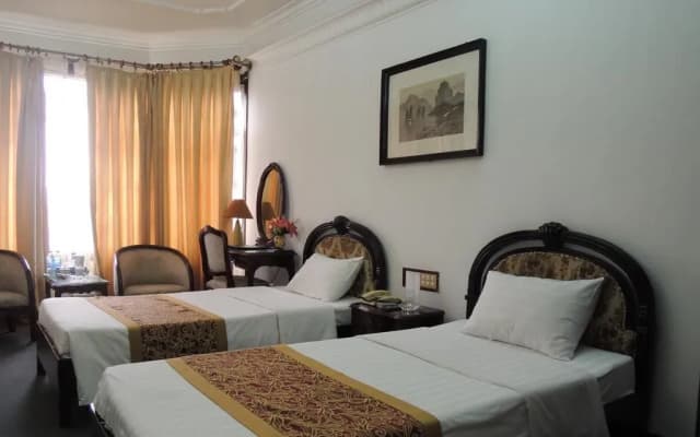 Trade Hotel Lake View - photo 2