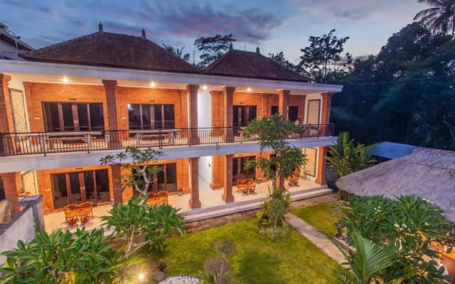 Ratna Guest House - photo 3