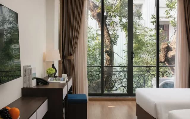 Queen Cafe Hotel - photo 4