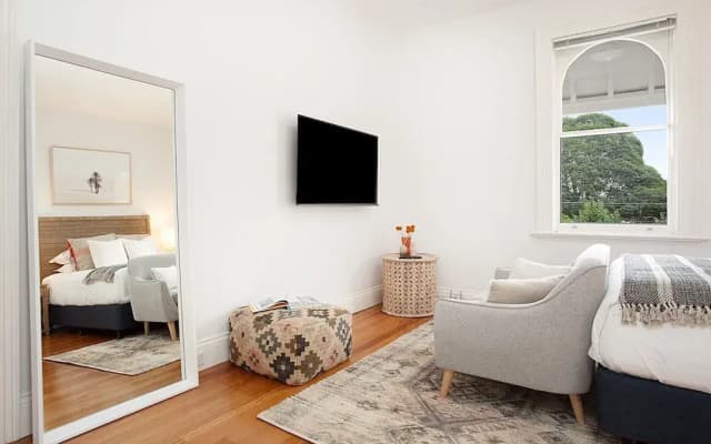 Modern and Cosy Inner West Apartment - photo 4