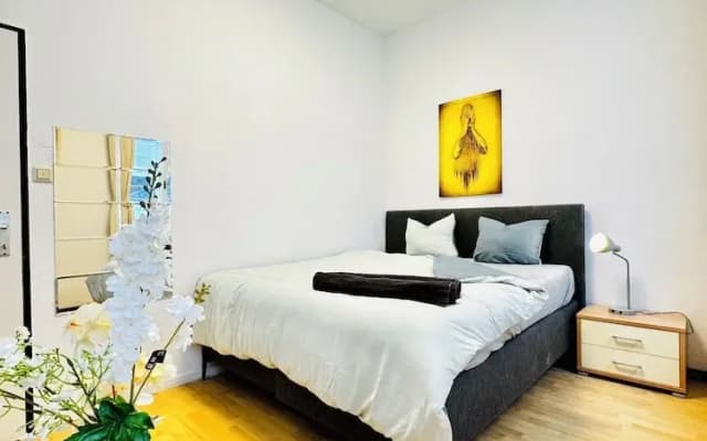 Cozy 2 Room Stay for 5 Near Stadthalle - photo 4