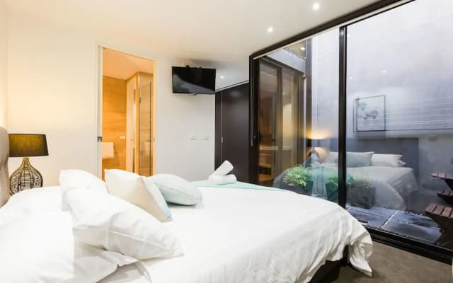 RENEE, 4BDR North Melbourne House - photo 4