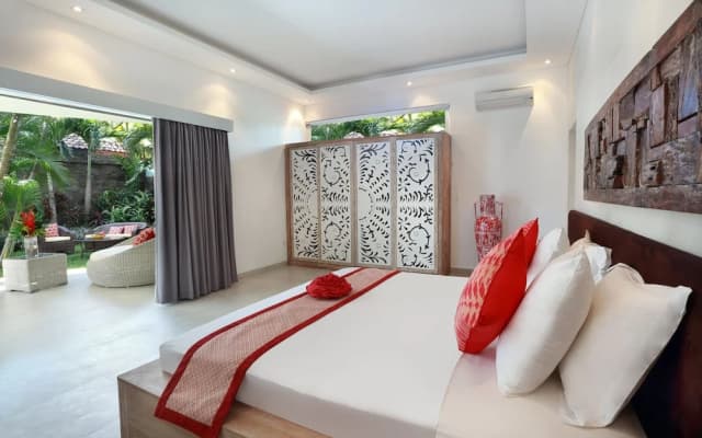 Seminyak White Design Villa - photo 3