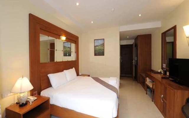 Whitehouse Condotel - photo 5