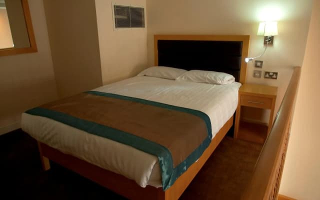 Cromwell International Hotel - photo 4