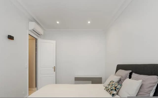 Luxury 5 Bed Residence - Opposite Arc de Triomphe - photo 5