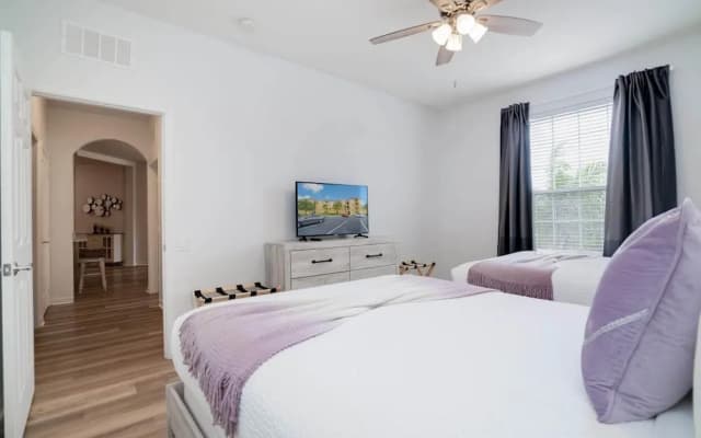 Spacious and Lovely 3BD Unit With Balcony, Close to the Convention Center #3vc309 - photo 5