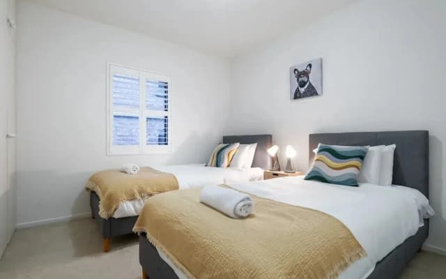 Riverside 2-bed Apartment With Balcony & Parking - photo 4