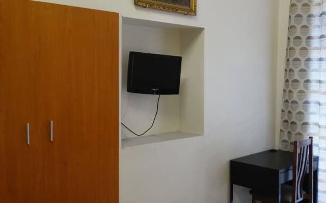 Hostal Mont Thabor - photo 3