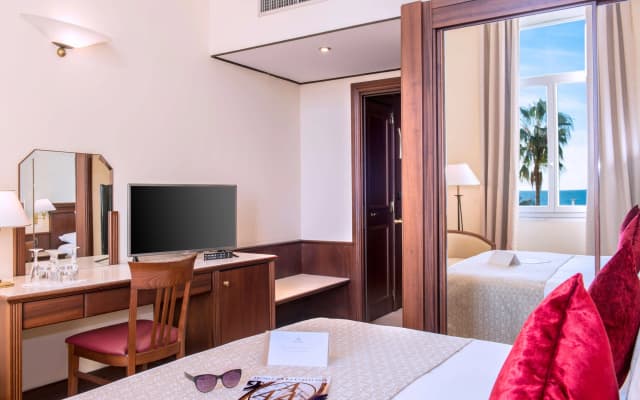 West End Nice Hotel  - photo 3