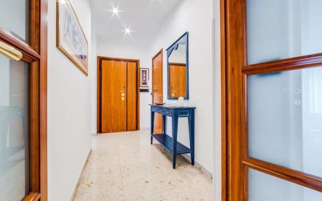 Large Bright Flat 15 Mins From Castel Sant'angelo - photo 2