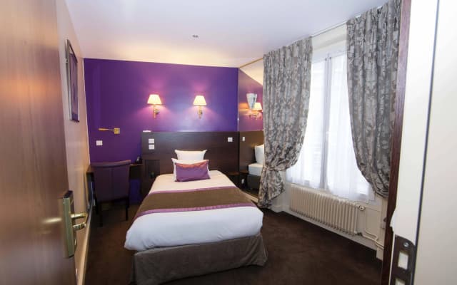 Queens Boutique Hotel - photo 3