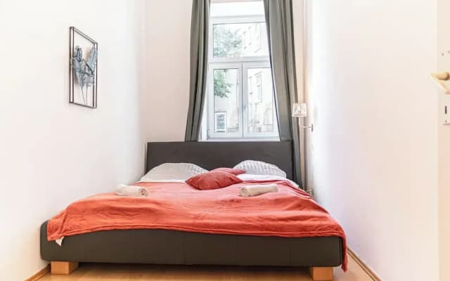 Basic 2BR Apt Near Westbahnhof - photo 2