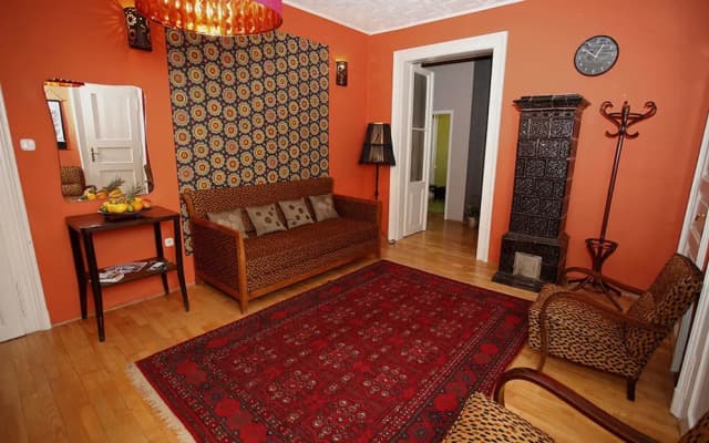 Chic Tarragon Apartments - photo 2
