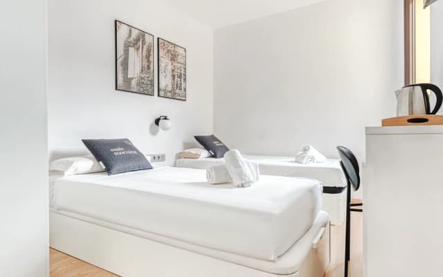 Limehome Barcelona Carrer de Fontcoberta - photo 4