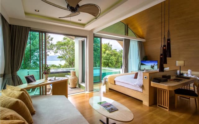 Crest Resort & Pool Villas - photo 3