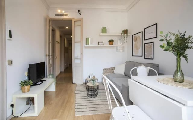 32PAR218 - Big and spacious apartment downtown - photo 3