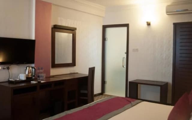 Ceylon City Hotel - photo 3