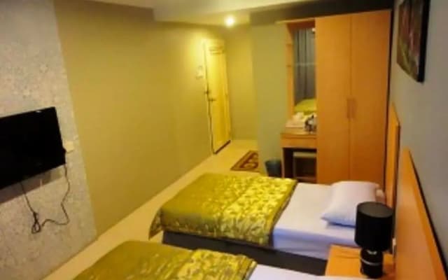 Hotel Budget Lestari - photo 2