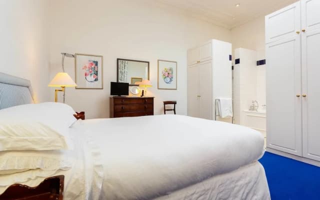 Queen's Gardens Flat - photo 2