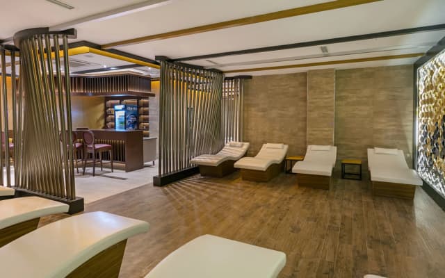 B Business Hotel & Spa - photo 2