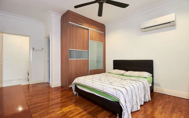 Luxurious 2BR in Klcc - Managed by Guestready - photo 5