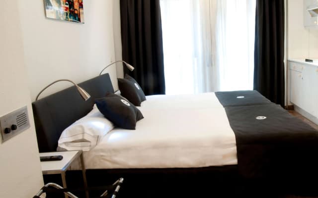 Quo Eraso Aparthotel - photo 2
