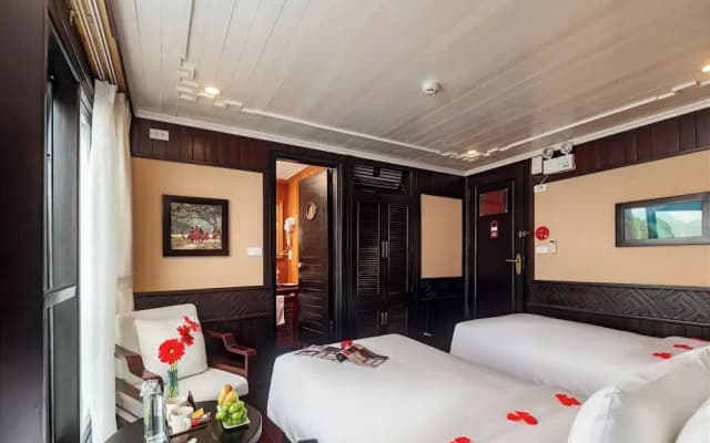Halong Aquarmarine Royal Cruise - photo 2